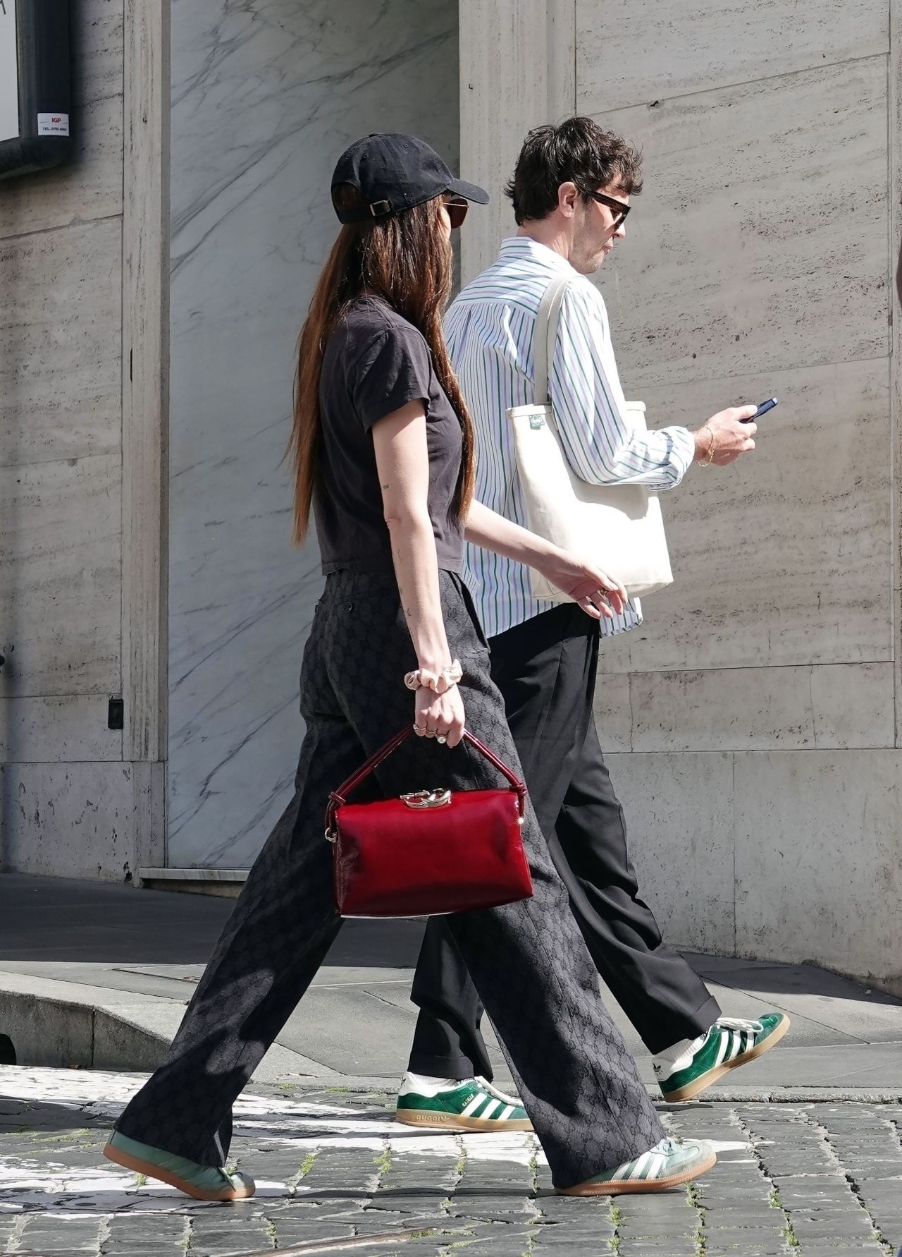 DAKOTA JOHNSON STREET STYLE IN ROME09